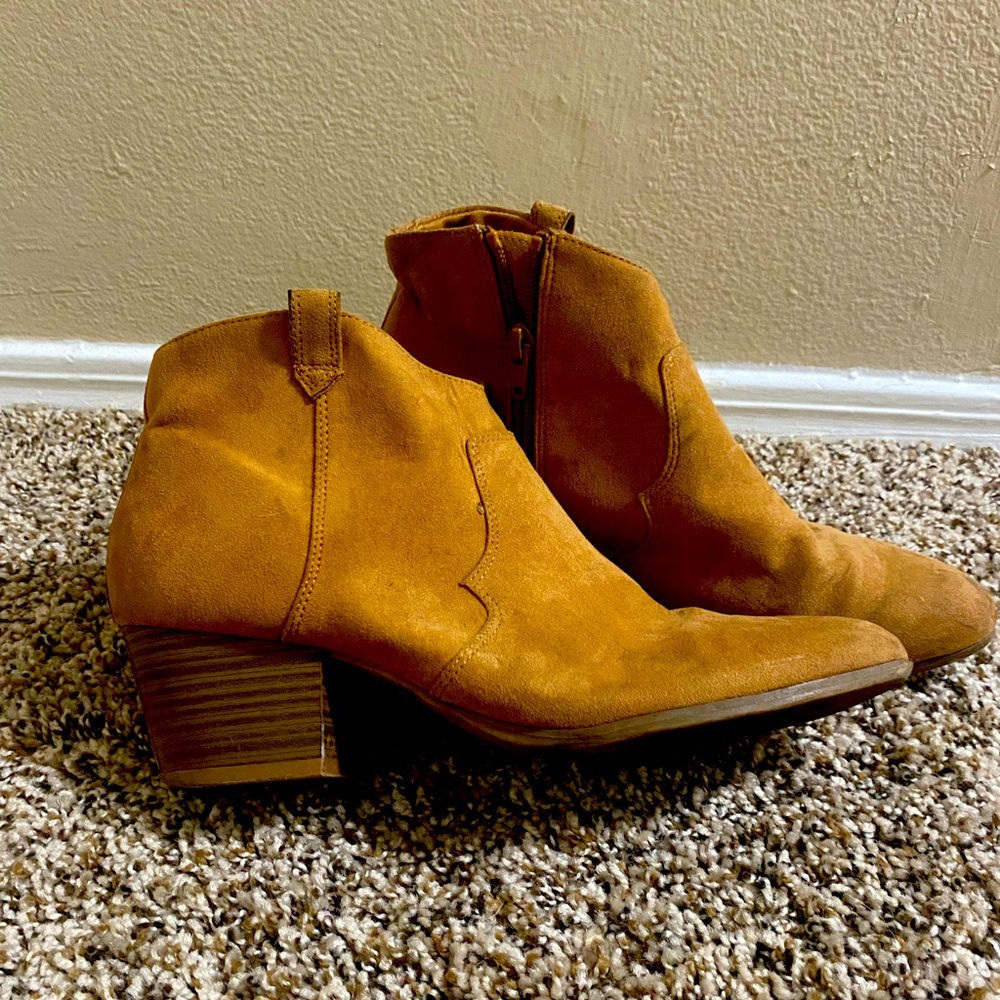 Women’s swade booties. Good condition